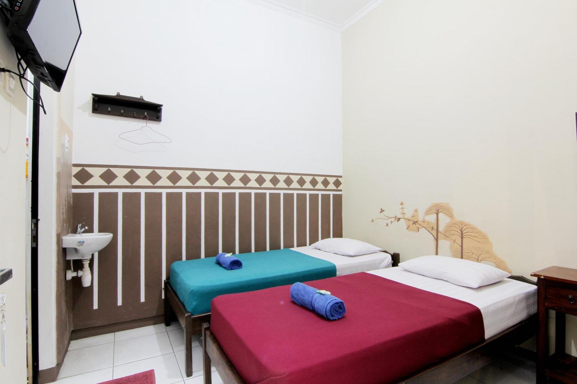 Monica Hotel Джокьякарта Экстерьер фото